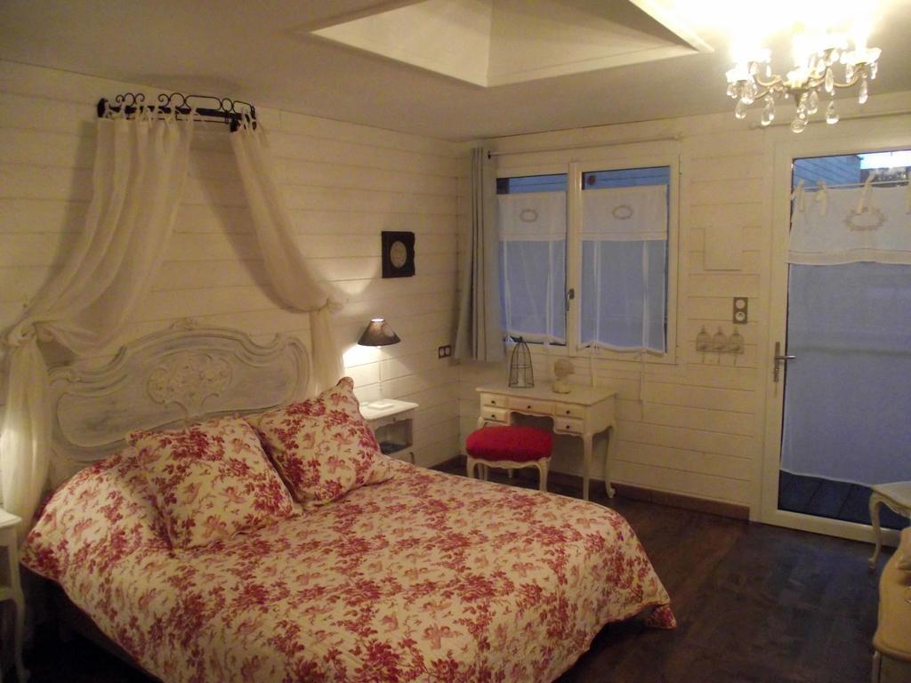 Les Belles Epoques B&B - Piscine - Terrasses - Brumisateurs - Proche Puy Du Fou Saint-Germain-sur-Moine 객실 사진